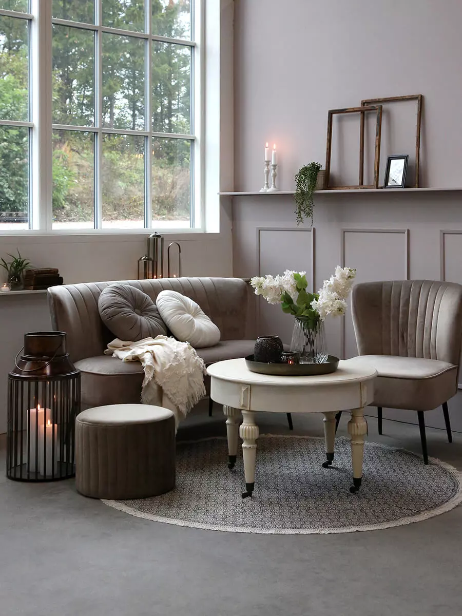 Romantischer Couchtisch auf Rädern 2 Romantischer Couchtisch auf Rädern