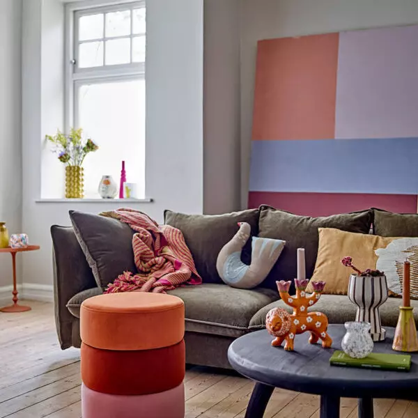 velour_pouf_82062168_02 Velours-Pouf in orange und gelben Farben in verspielter Form