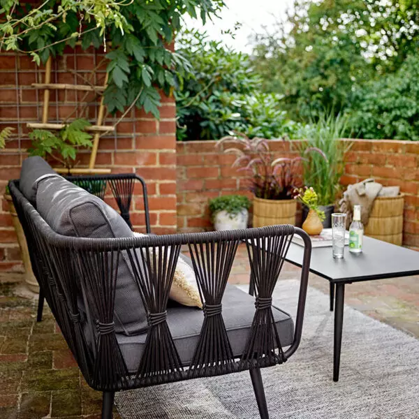 grey-outdoor-rug-82066476-02