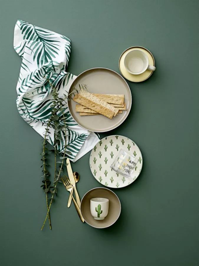 Cactus patterned plate