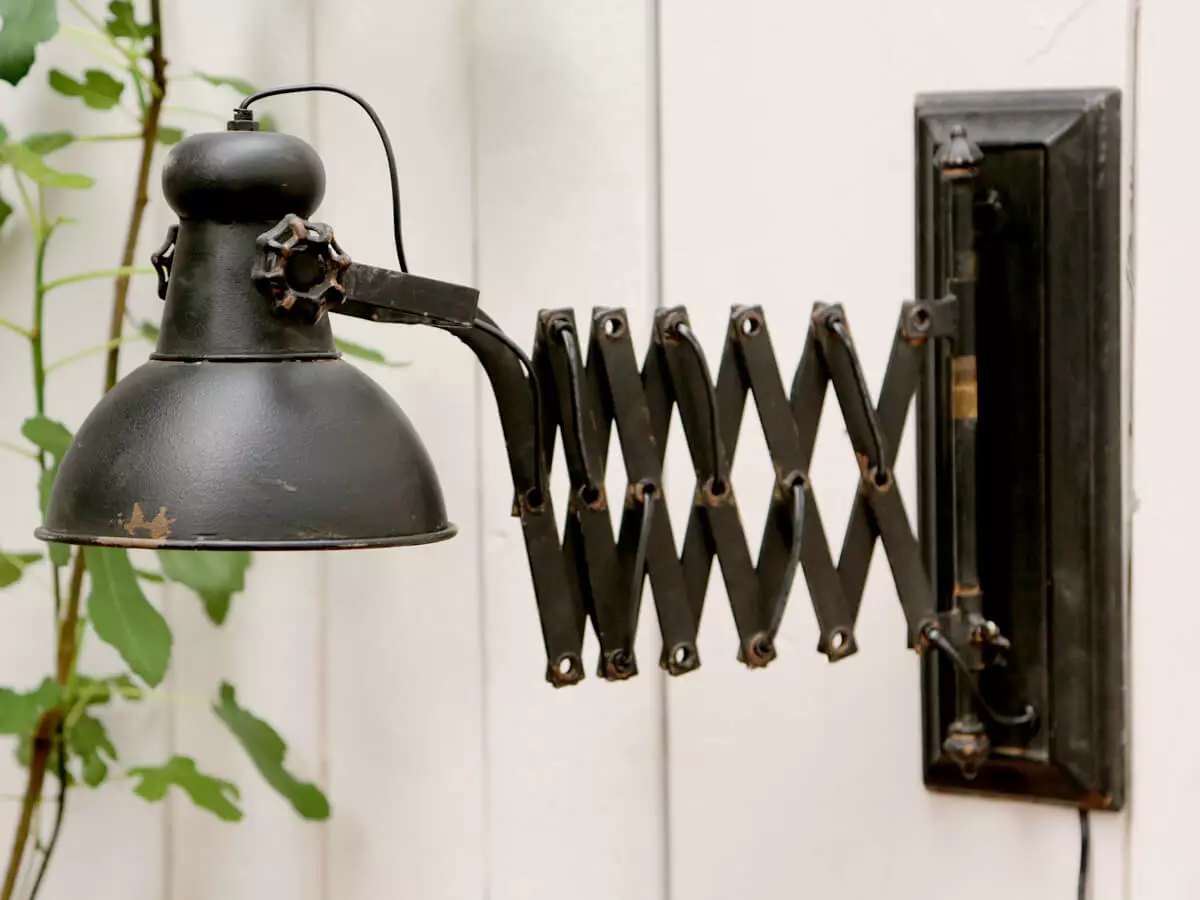 Industrial wall lamp