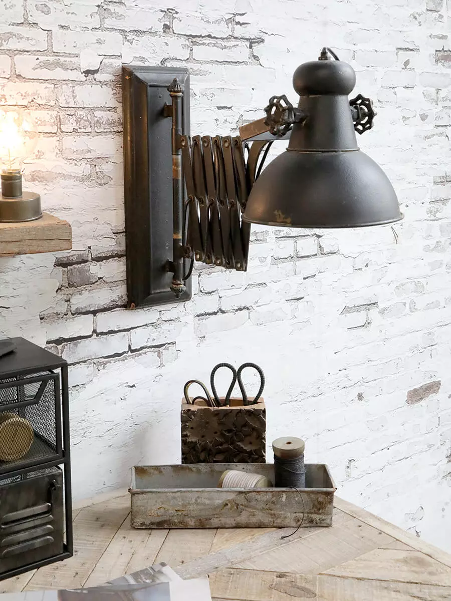 Industrial wall lamp