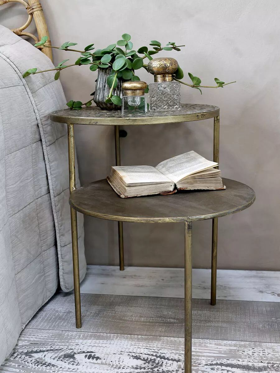 Okrogla mizica iz medenine