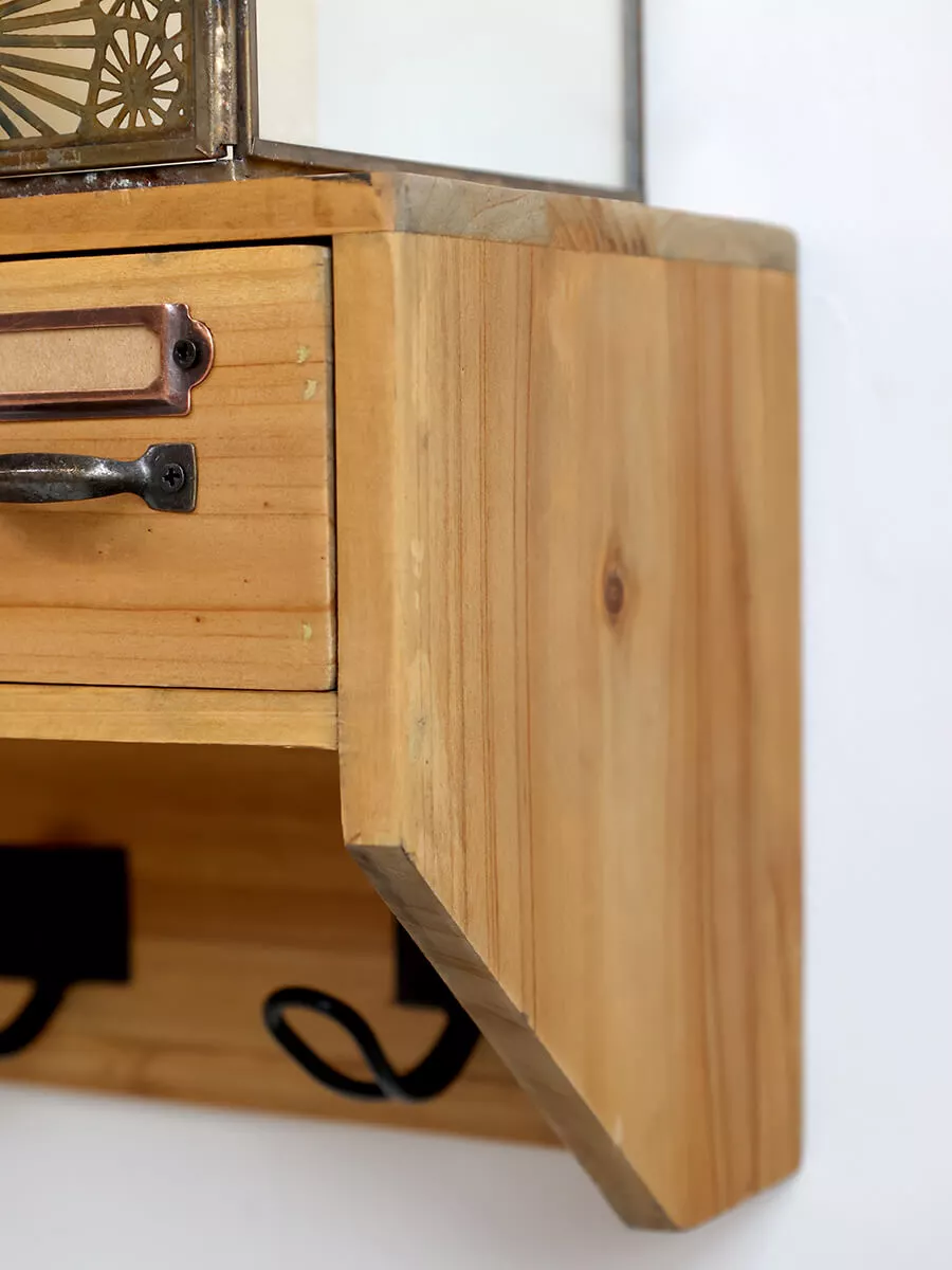 Dřevěná police s 5 háčky