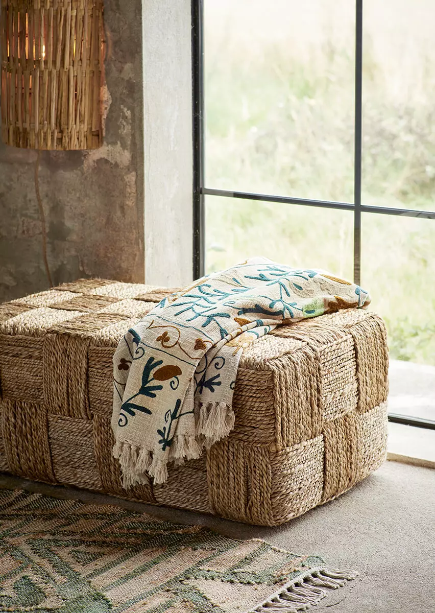 Square jute pouf