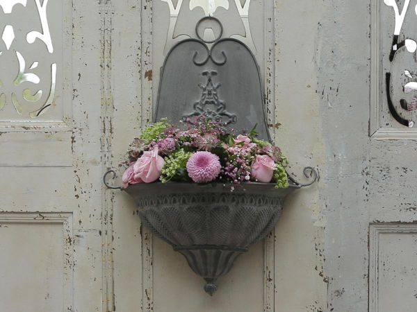Fântână veche de perete pentru decorare