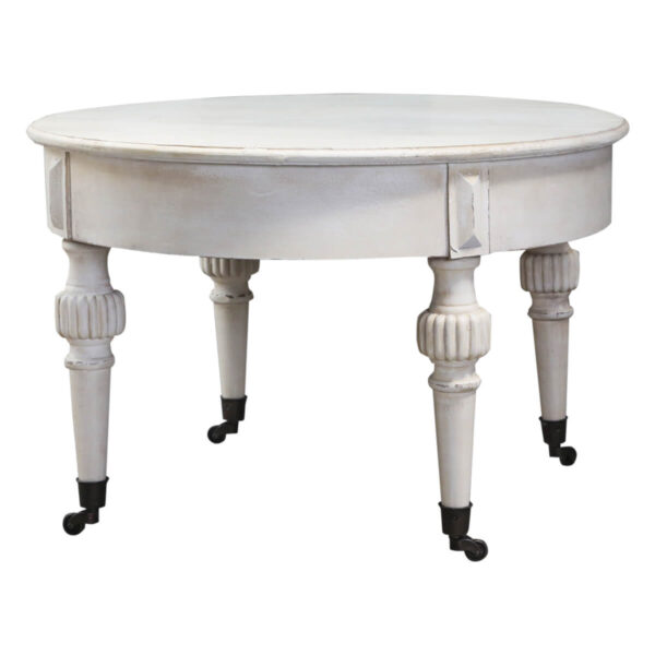 Romantic coffee table on wheels