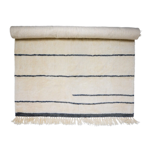 Wool rug with striped pattern